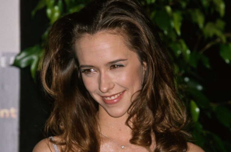 Jennifer Love Hewitt’s ‘How Do I Deal’: Chart Rewind, 1999