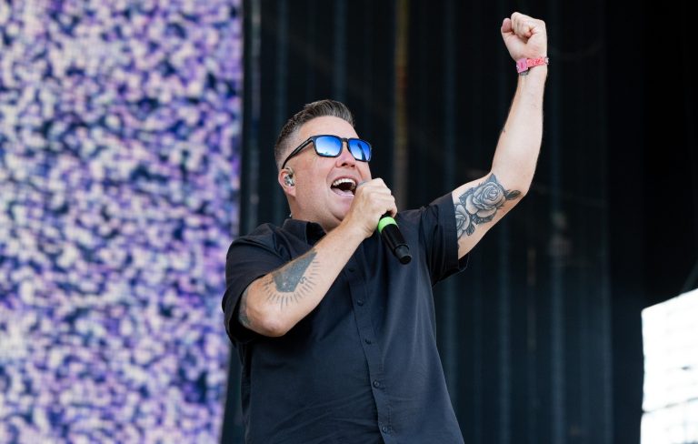 Watch Dropkick Murphys dedicate 'First Class Loser' to Donald Trump, "who wears orange makeup, shits his pants in his diapers"