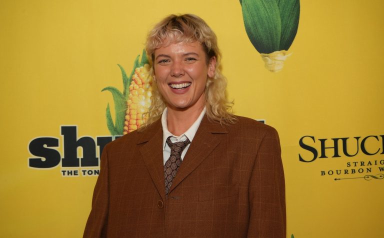 Betty Who apologises for “harmful” comments about lesbians: “I will do better” Betty Who apologises for “harmful” comments about lesbians: "I will do better"