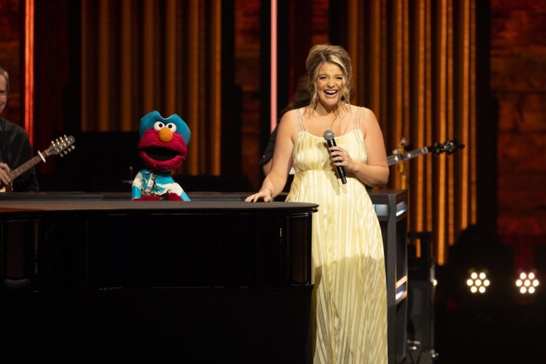Elmo Makes His Grand Ole Opry Debut, With Help From Lauren Alaina