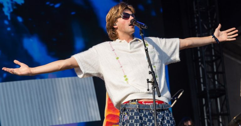 Ruel Announces Second Studio Album 'Kicking My Feet'