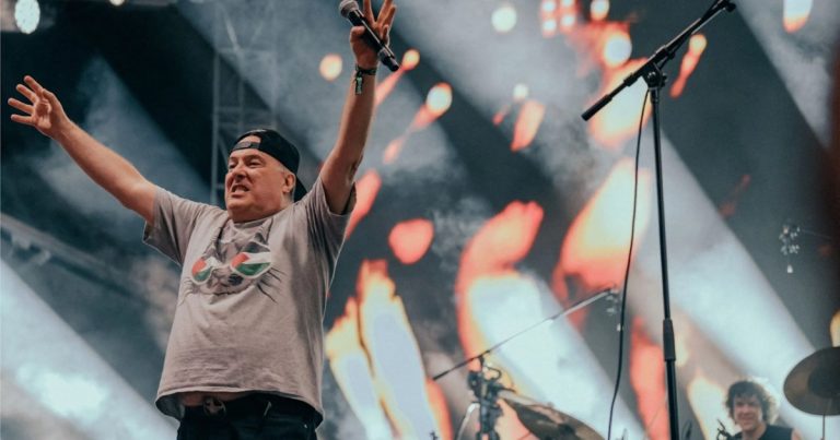 Watch King Gizzard & The Lizard Wizard Cover Dead Kennedys