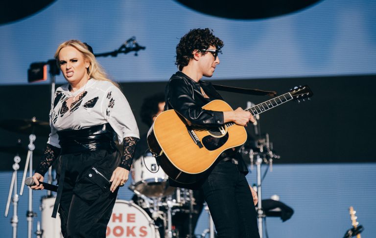 Watch The Kooks bring out Rebel Wilson to cover 'Gangsta's Paradise' at Reading 2025