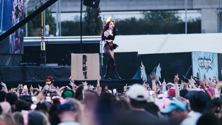 pop's new queen of the castle proves she's here to reign
