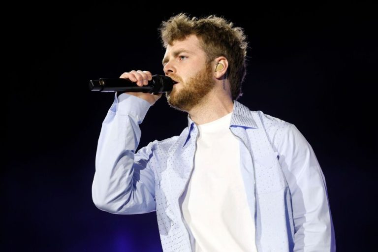 Alex Warren Speaks Out After Exiting Canada’s Sommo Festival Alex Warren Speaks Out After Exiting Canada's Sommo Festival