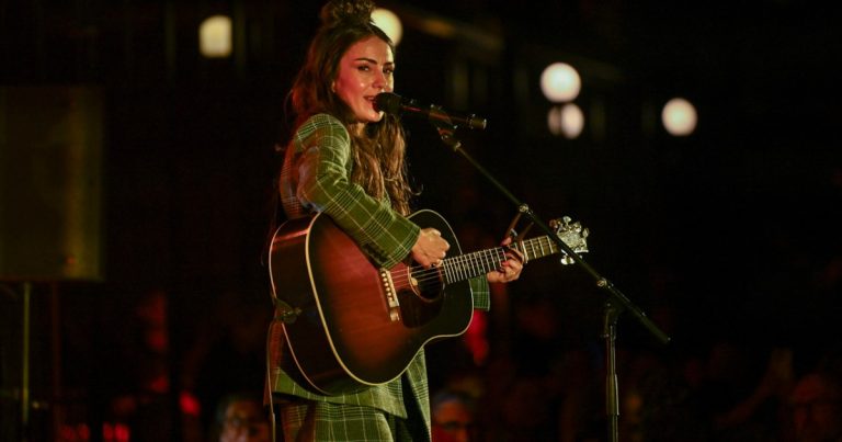 Amy Shark Adds Second Leg To 2025 Solo Acoustic Tour
