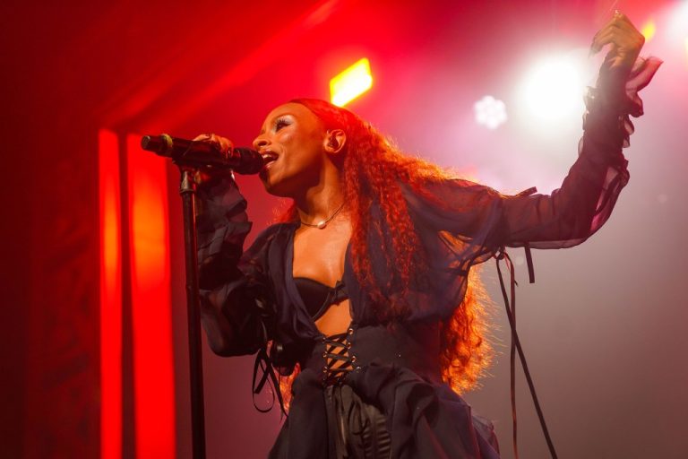 Leon Thomas & More at Billboard Hip-Hop/R&B LIVE 2025 Concert: Photos