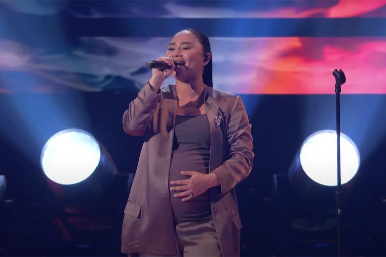 Pregnant Singer Jessica Sanchez Wows Judges