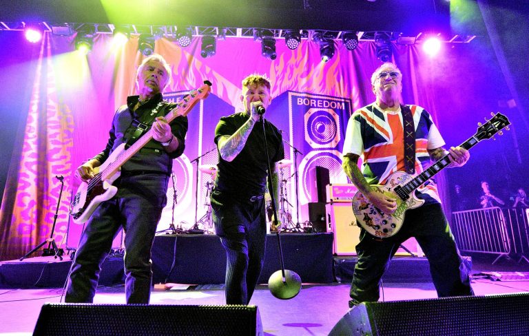 Sex Pistols with Frank Carter postpone North and South American tour after Steve Jones breaks wrist: “God save the wrist” Sex Pistols with Frank Carter postpone North and South American tour after Steve Jones breaks wrist: "God save the wrist"