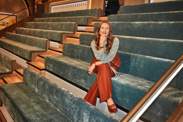 Drew Barrymore Wins in Upset Over Kelly Clarkson