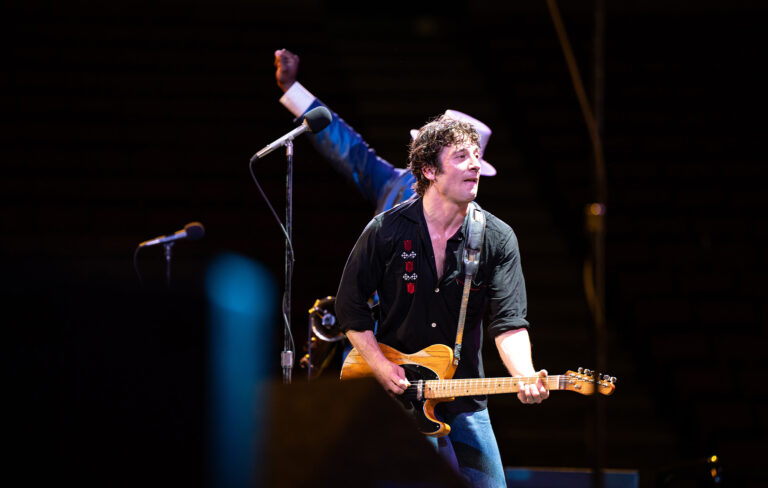 Is that Jeremy Allen White singing in Springsteen: Deliver Me From Nowhere?