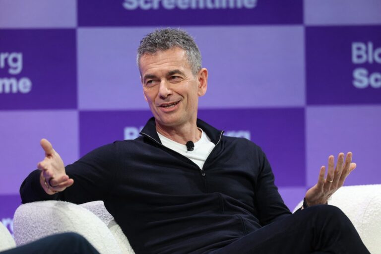 Netflix & Warner Music Close to Deal for Artist Biopics & More: Report