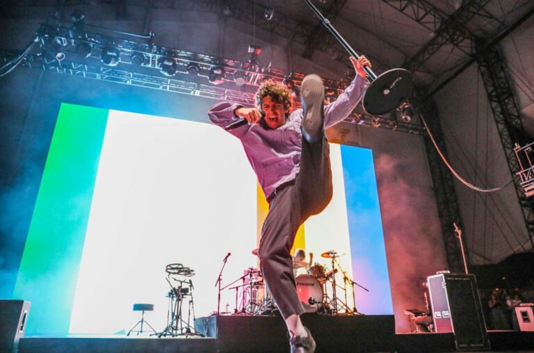 Turnstile Fan Goes Viral for Stage Dive at Richmond Show Turnstile Fan Goes Viral for Stage Dive at Richmond Show