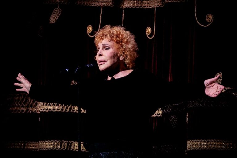 Beloved Italian Singer Dies at 91