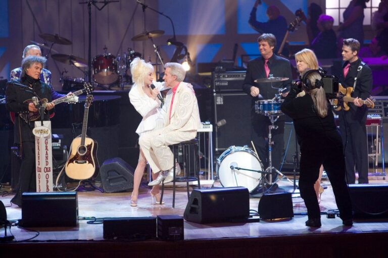 Dolly Parton Sings to Porter Wagoner at the Grand Ole Opry: Watch