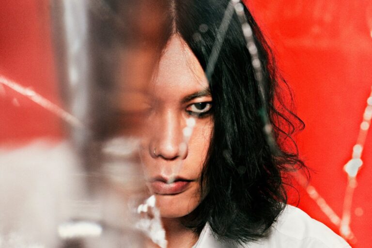 Kenshi Yonezu Breaks PR as ‘IRIS OUT’ Tops Japan Hot 100 for 8th Week Kenshi Yonezu Breaks PR as 'IRIS OUT' Tops Japan Hot 100 for 8th Week