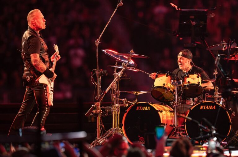 Metallica Covers The Chats' ‘Smoko’ at Brisbane's Suncorp Stadium