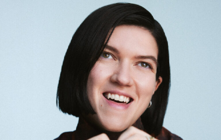 Romy shares “proudly queer love song” ‘Love Who You Love’ Romy shares "proudly queer love song" 'Love Who You Love'