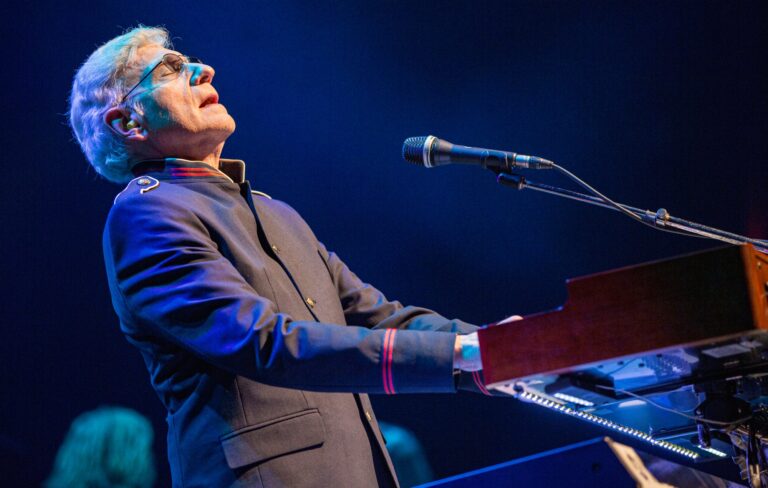 Styx’s Dennis DeYoung says artists have to be "incapacitated or dead" before they’re honoured at the Rock and Roll Hall of Fame