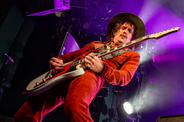 The Darkness Bring Rock 'n' Roll Spectacle to Austin: Photos