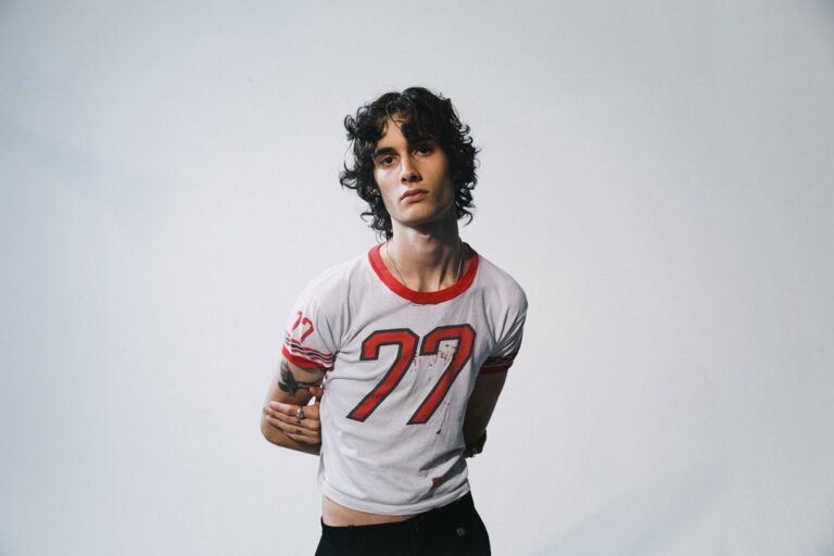 Warner Music Q3 Earnings Analysis: AI Dealmaking, Subscription Growth