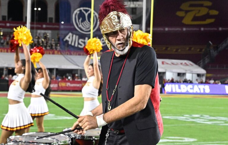 Watch Mick Fleetwood perform Fleetwood Mac’s ‘Tusk’ with USC marching band Watch Mick Fleetwood perform Fleetwood Mac's 'Tusk' with USC marching band