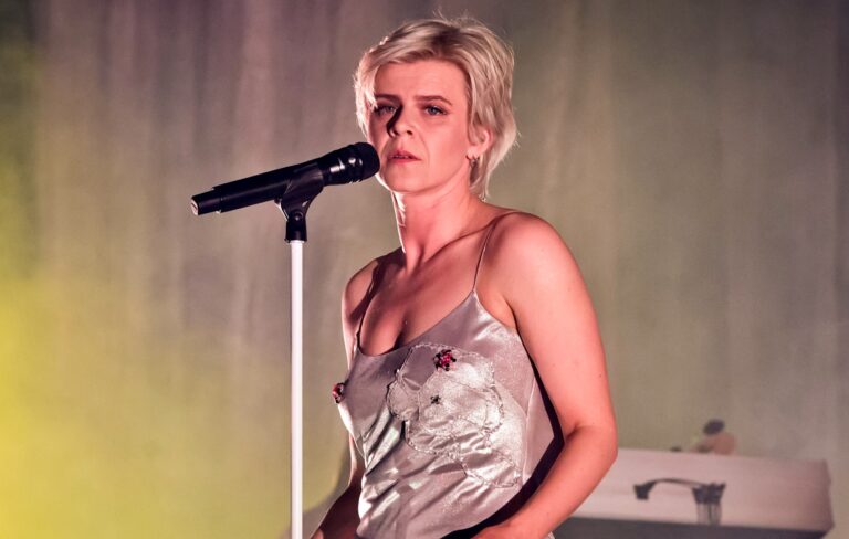 Watch Robyn debut 'Dopamine' at first show in six years