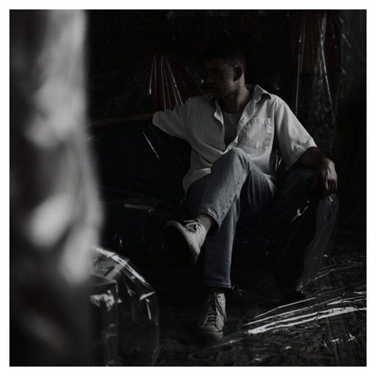 h3nce Unveils New Single ‘SUNLIGHT HITS YOUR FACE’