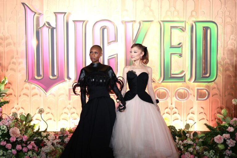 Ariana Grande & Cynthia Erivo Sing ‘Happy’ Medley at Intimate Event Ariana Grande & Cynthia Erivo Sing 'Happy' Medley at Intimate Event