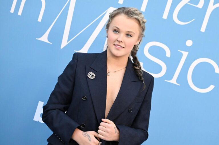 JoJo Siwa Hospitalized With Burst Ovarian Cyst Before Minnesota Show