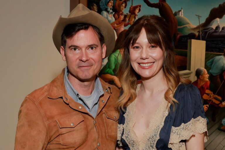 Molly Tuttle, Old Crow Medicine Show’s Ketch Secor Are Engaged Molly Tuttle, Old Crow Medicine Show's Ketch Secor Are Engaged